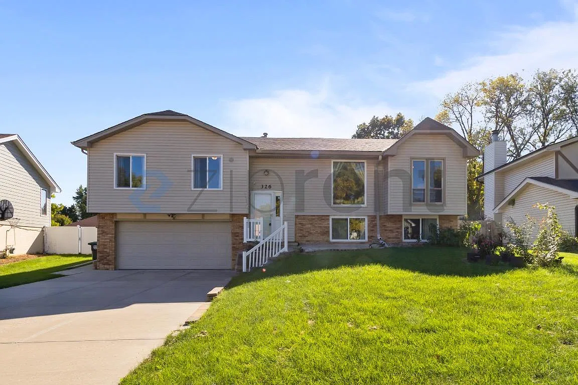 4 bed, 2.5 bath, 2059 sqft, $2,725 — Photo 1