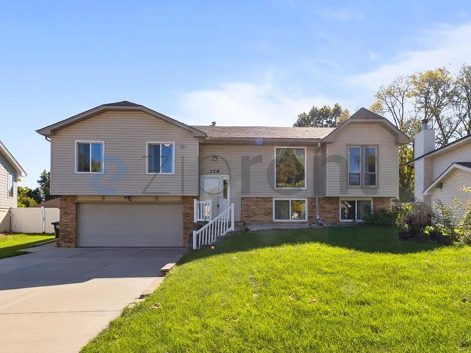 326 S 154th St
