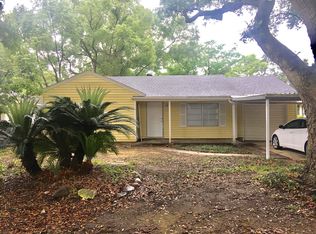 4549 Clermont St, Groves, TX 77619