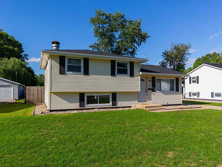 3301 Cabot Dr — Photo 24