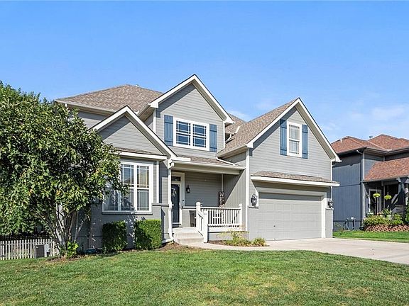 2nd image of 820 SW 35th St