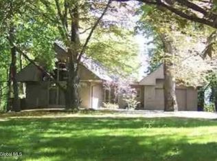 20 Westover Rd, Troy, NY 12180