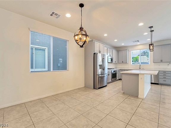 3rd image of 9461 Isla Lee Ave