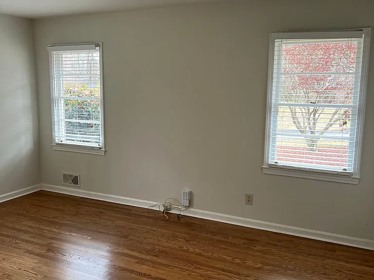 212 Manning Dr — Photo 6