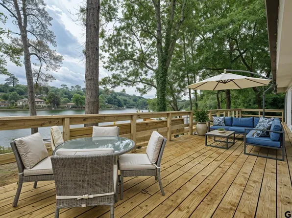 1221 Chateau Ln, Lindale, TX 75771