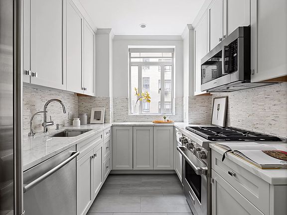 4th image of 25 Central Park W APT 6G