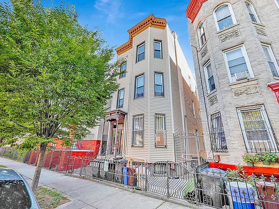 2nd image of 11 Roosevelt Pl