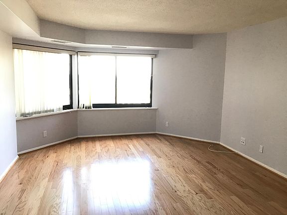 5th image of 900 N Stafford St APT 1902