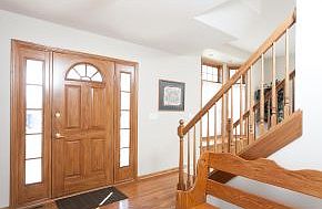 Entrance w/Hardwood Floors