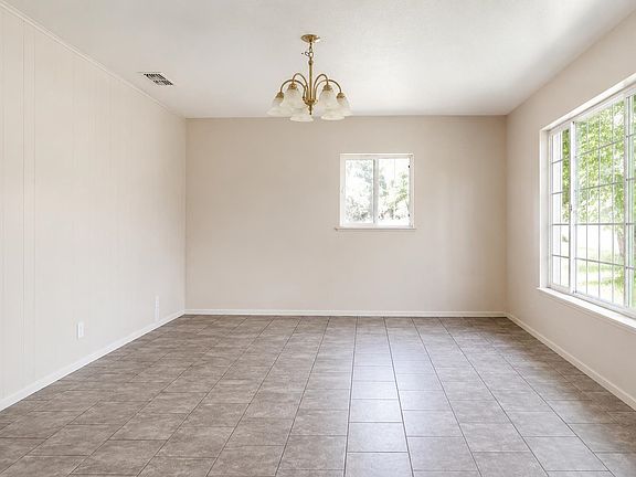 5th image of 1308 Pear St