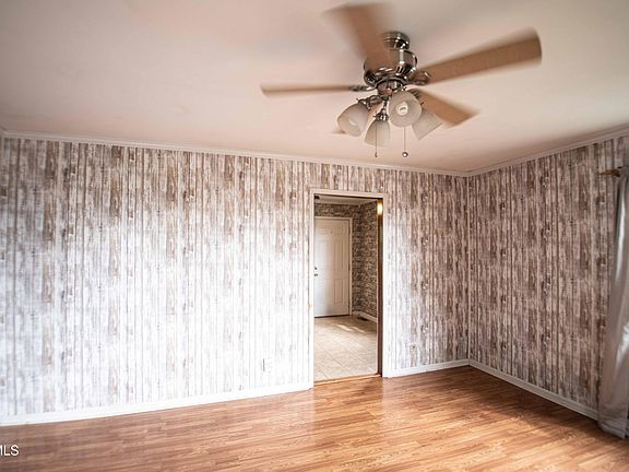3rd image of 1524 Parton Dr