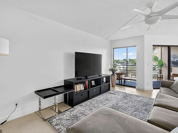 4th image of 5851 Camino Del Sol Apt 402