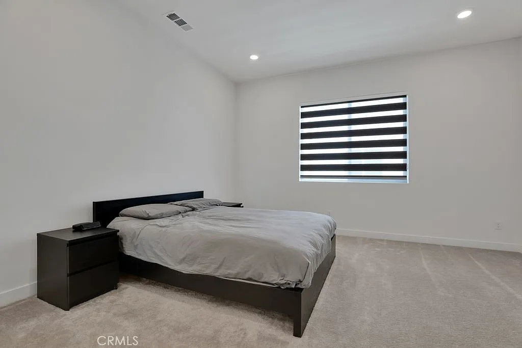1 bed, 984 sqft, $3,200 — Photo 2