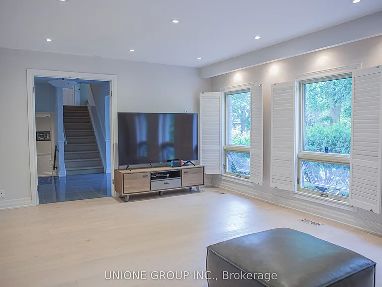 1454 Oakhill Dr — Photo 5