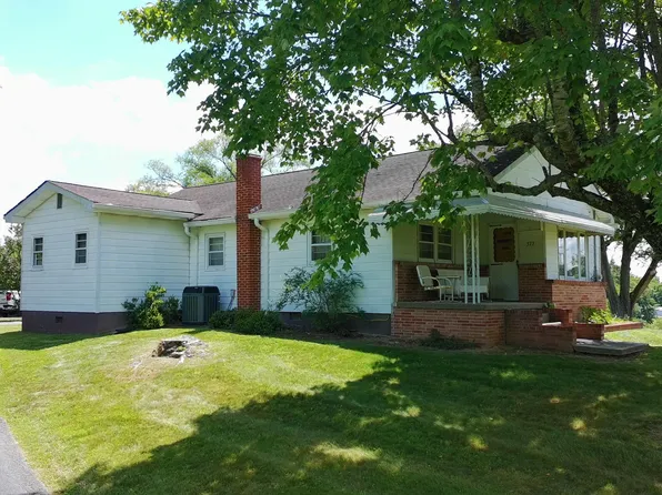373 The Flats Dr, Clintwood, VA 24228