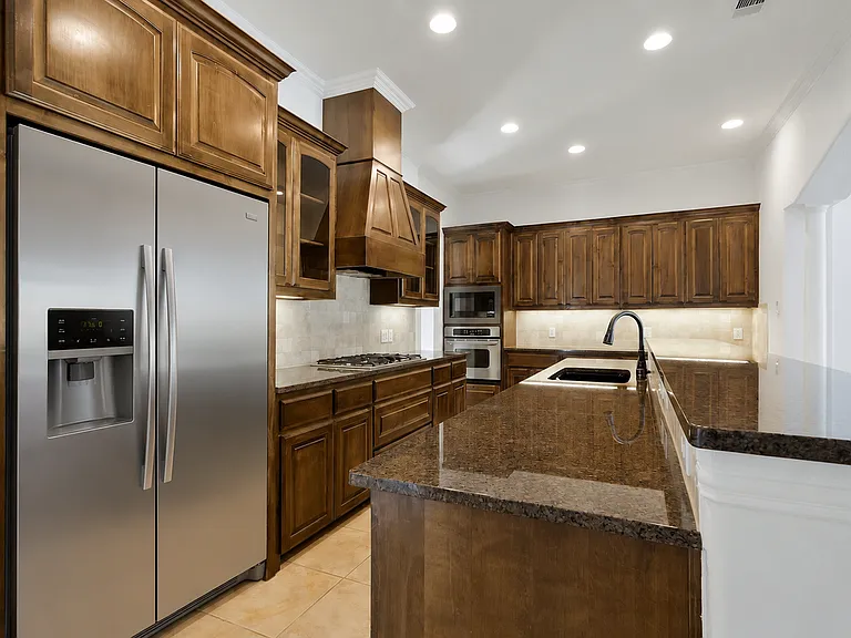 7905 Kickapoo Dr — Photo 5