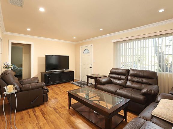 4th image of 2311 W Chandler Blvd