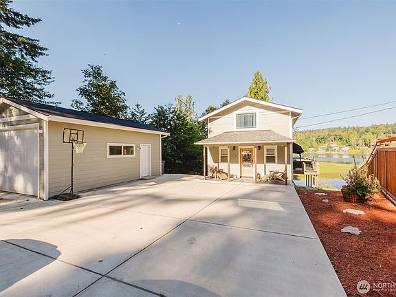 3rd image of 8022 Long Lake Road SE