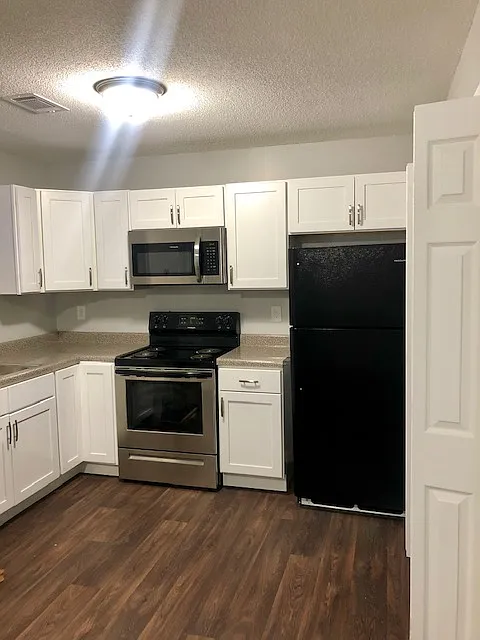 140 Pineland Cir #140