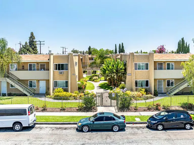 Lakewood Gardens — Photo 4