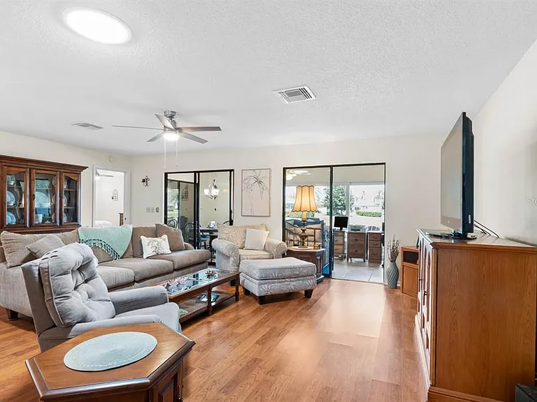 1415 Langley Dr — Photo 12