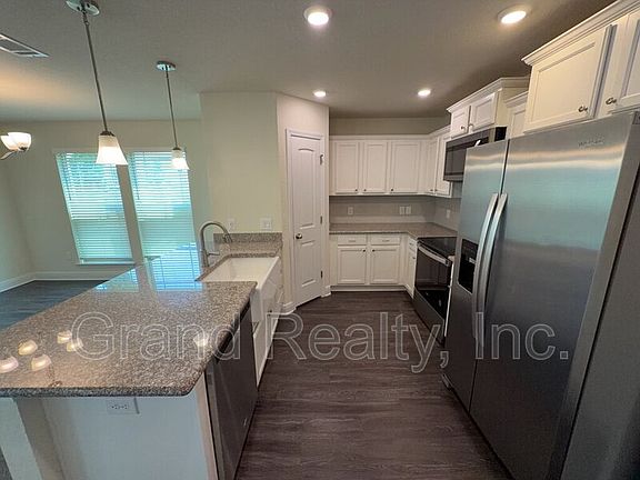 5th image of 4393 Village Oak Ln