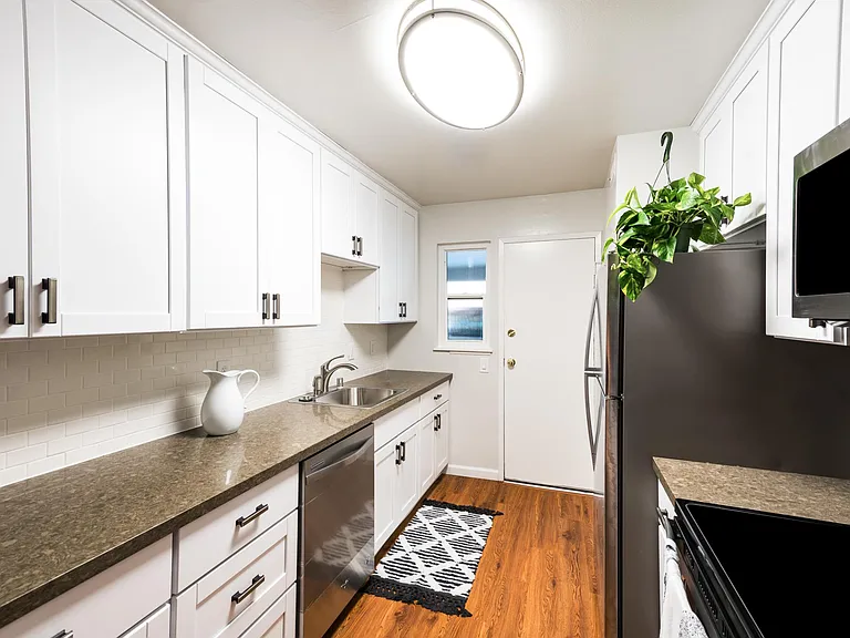 138 W Dana St #B — Photo 2