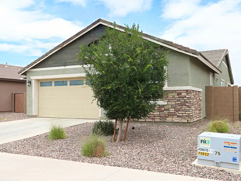2250 E Kelly Dr — Photo 2