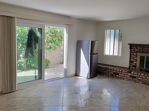 3rd image of 363 Loma Ave