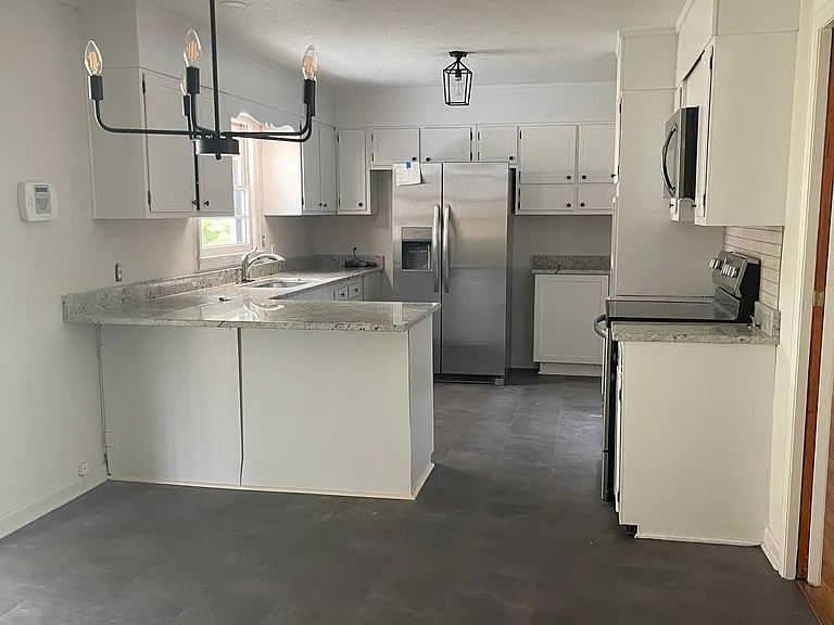 460 W Maine Ave — Photo 7