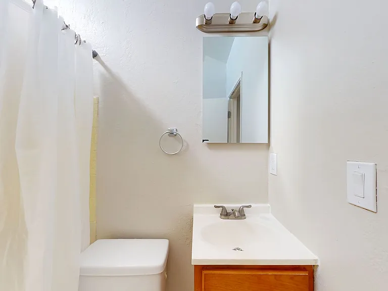 945 S 45th St — Photo 17