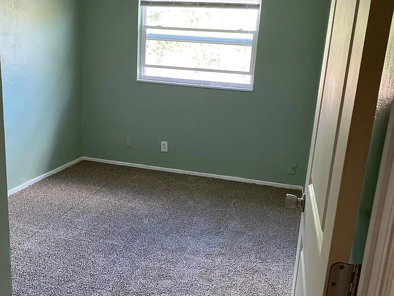 1344 Par Ave — Photo 10