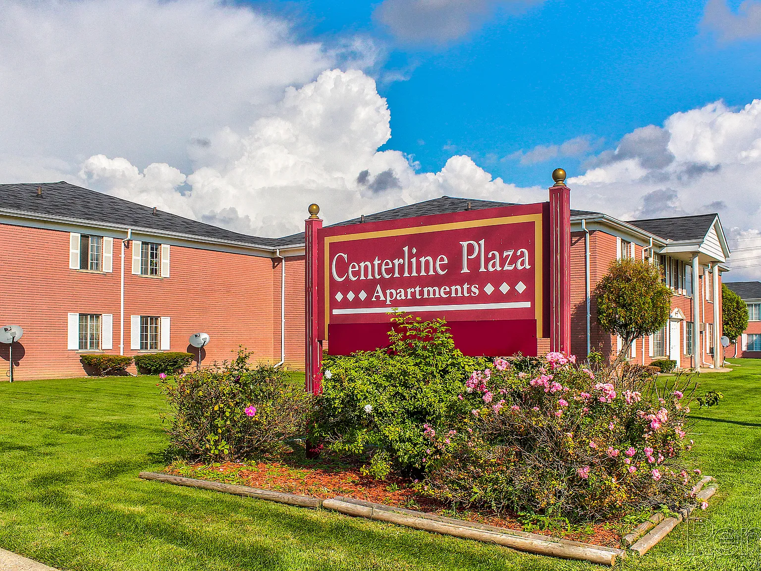 Centerline Plaza — Photo 1