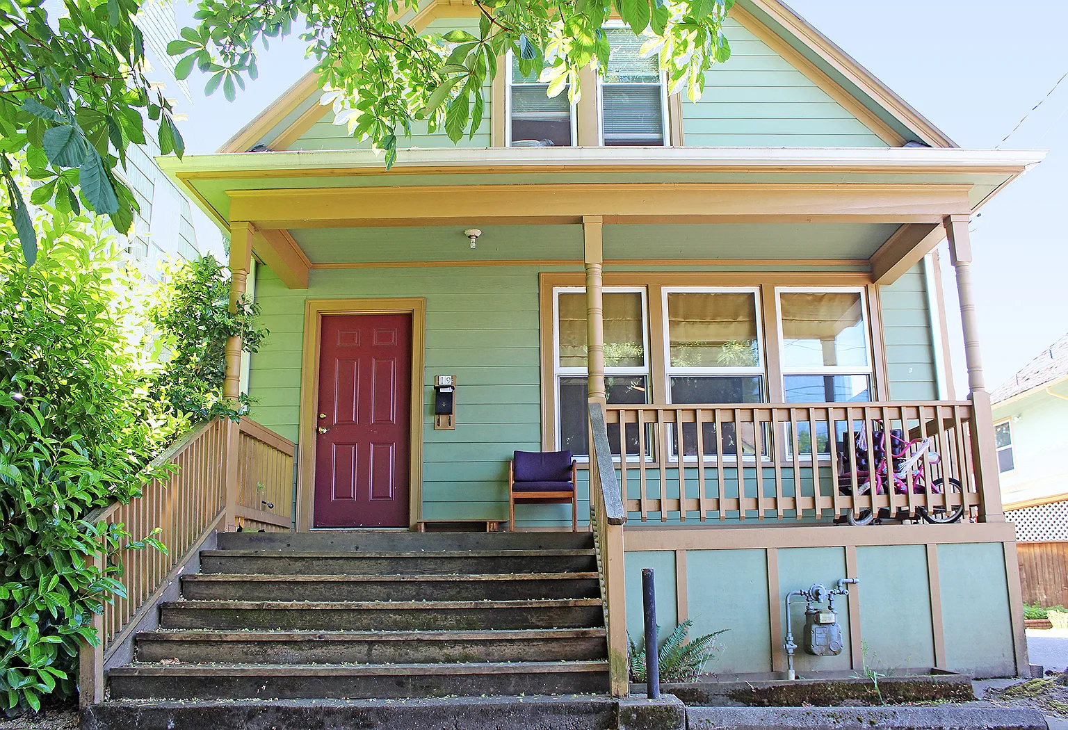 Adorable Laurelhurst Studio-Style Flat in Unbeatable Close-in Location! — Photo 2
