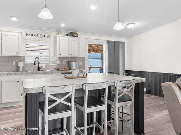 4th image of 12833 Parkwood St