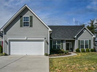 27 Woodthorn Rd, Weaverville, NC 28787