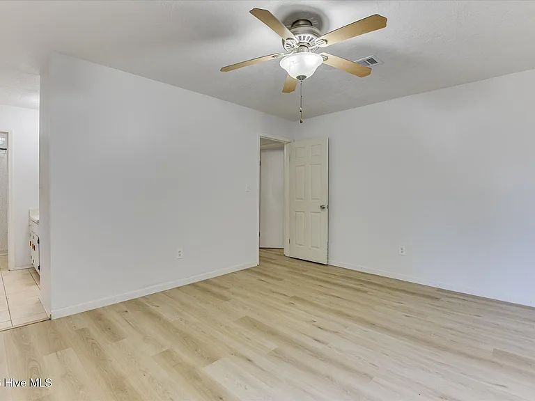 3823 Fairington Dr — Photo 18
