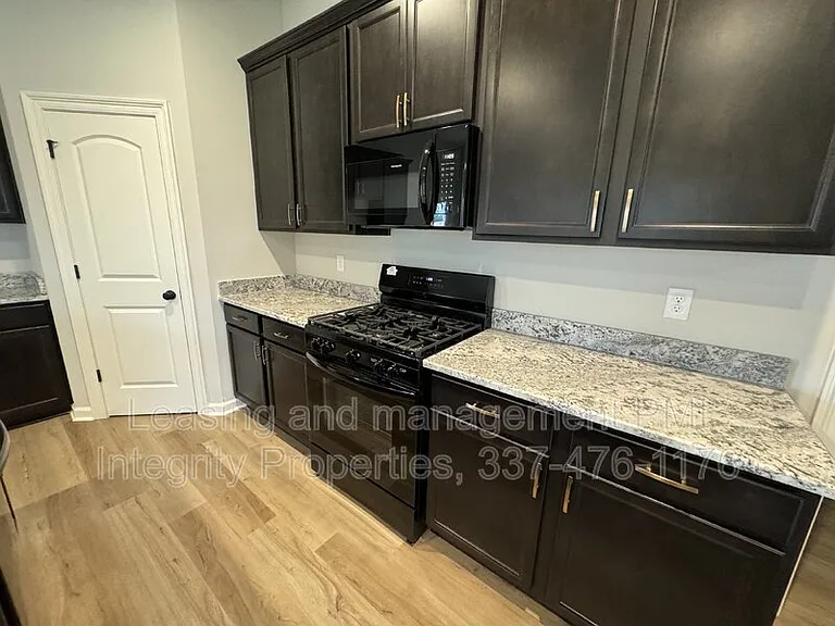 112 Segovia Way — Photo 9