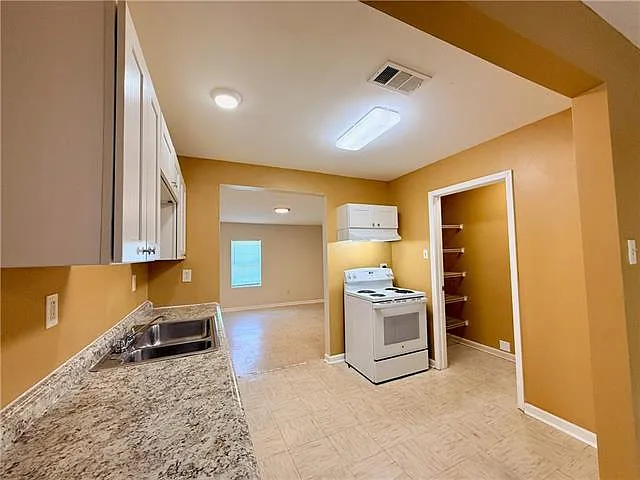 3 bed, 1.0 bath, 1100 sqft, $1,550 — Photo 4