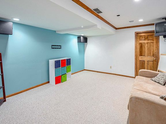5th image of 5743 Boxwood Dr E