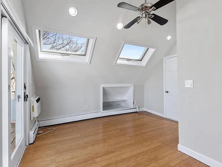 7 Hawthorne St #2 — Photo 15