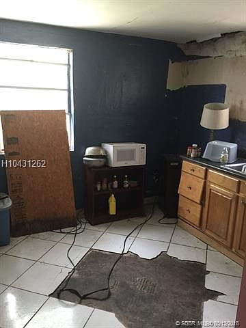 2nd image of 5903 SW 27th St