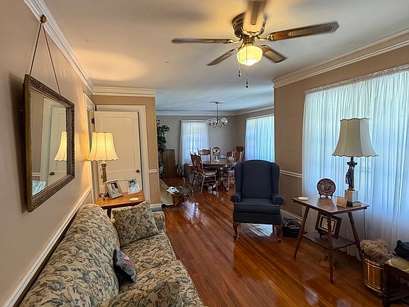 4th image of 35 Walnut St