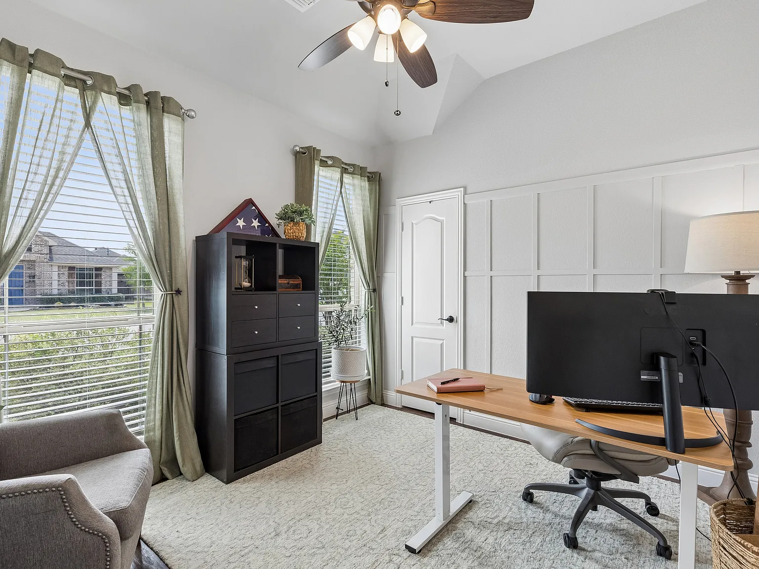 4 bed, 2314 sqft, $2,900 — Photo 2