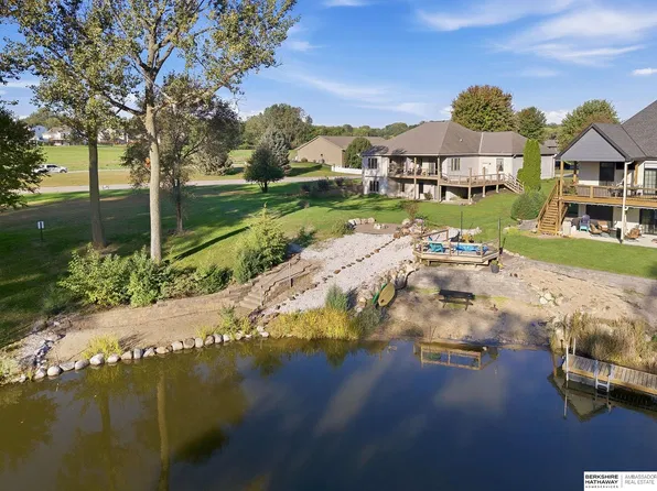 19515 Lakeside Cir, Plattsmouth, NE 68048