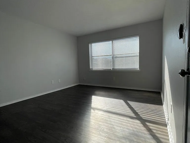 4005 NW Ozmun Ave #B2 — Photo 3