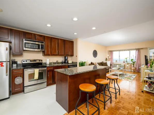 110 Somerset St APT 2103, New Brunswick, NJ 08901