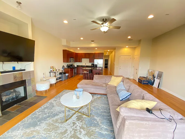 1655 S California Ave #4 — Photo 2