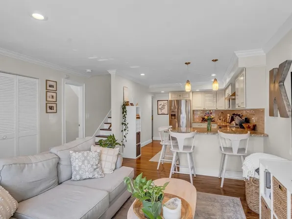 336 Adams St APT 9, Dorchester, MA 02122