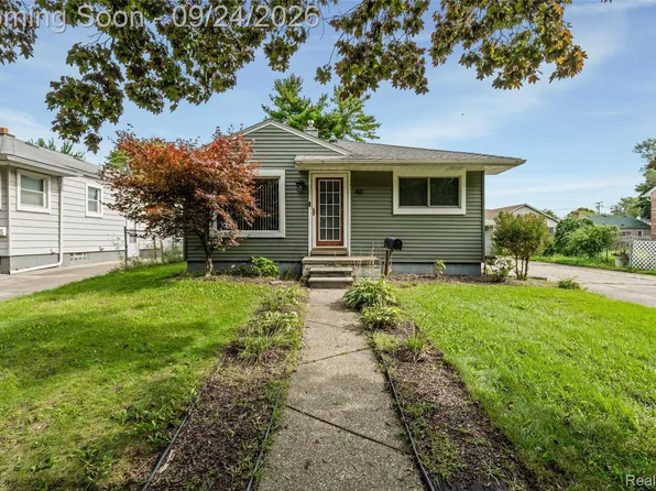 40 Dorothea St, Mount Clemens, MI 48043